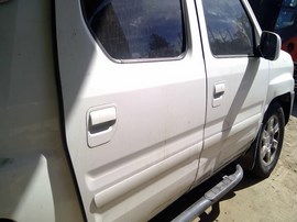 2006 HONDA RIDGELINE, WHITE, RTS MODEL, 3.5L, AT,  4WD.   A26316